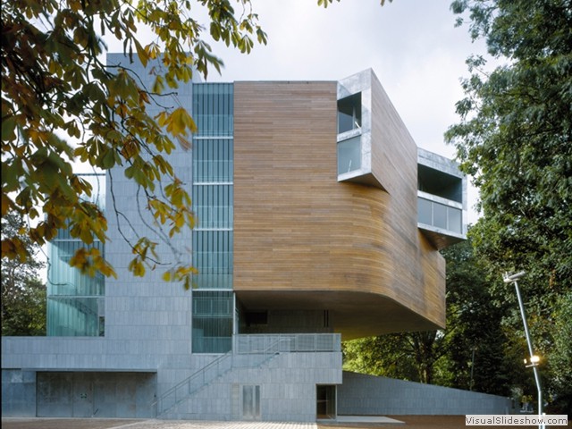 Glucksman_Gallery_Cork_06-705x550