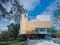 Glucksman_Gallery_Cork_03-704x550